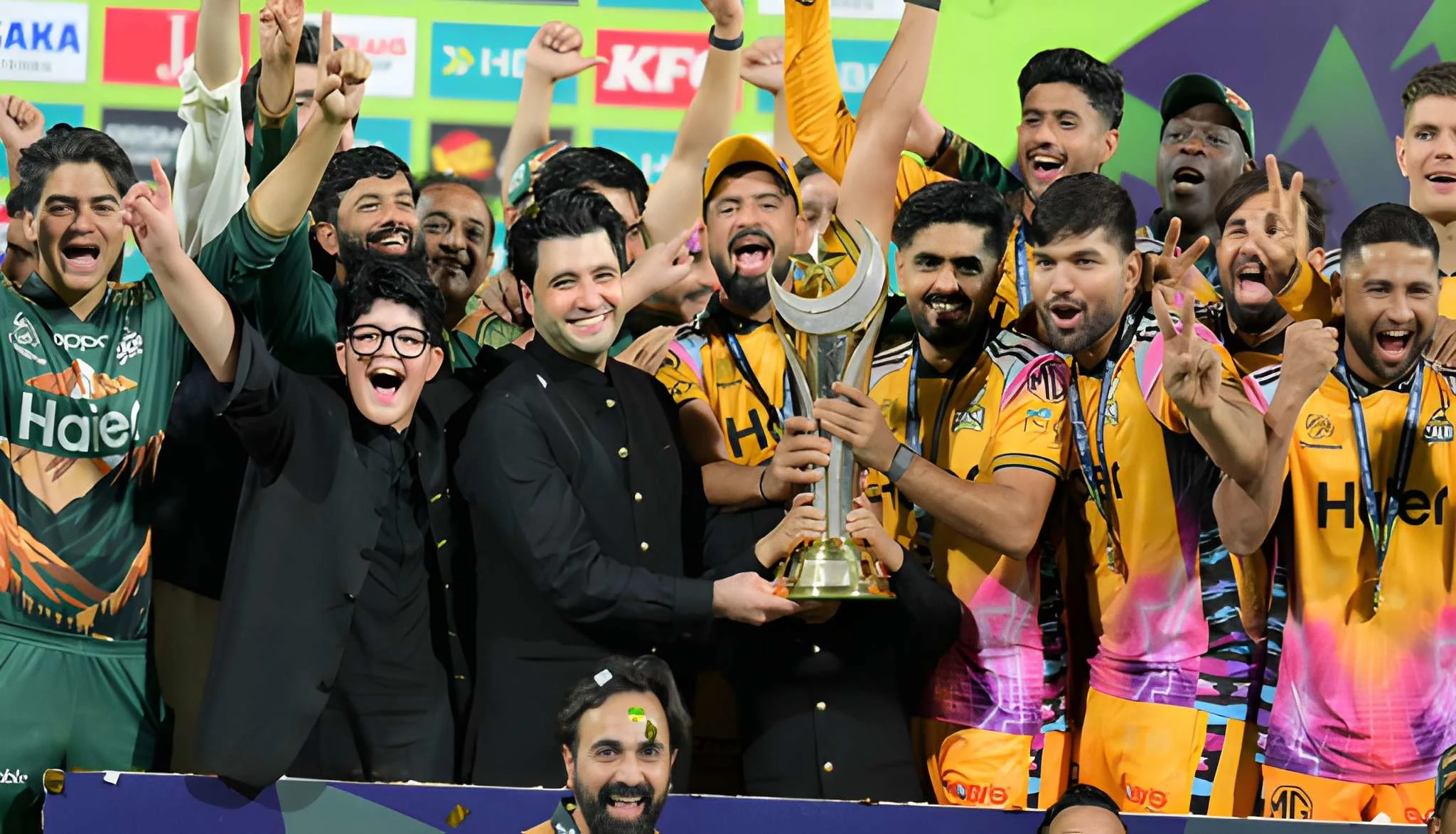 حیدرآبادکنگز-مین-کو-شکست-دیکر-پشاور-زلمی-پی-ایس-ایل-11کی-فاتح-بن-گئی