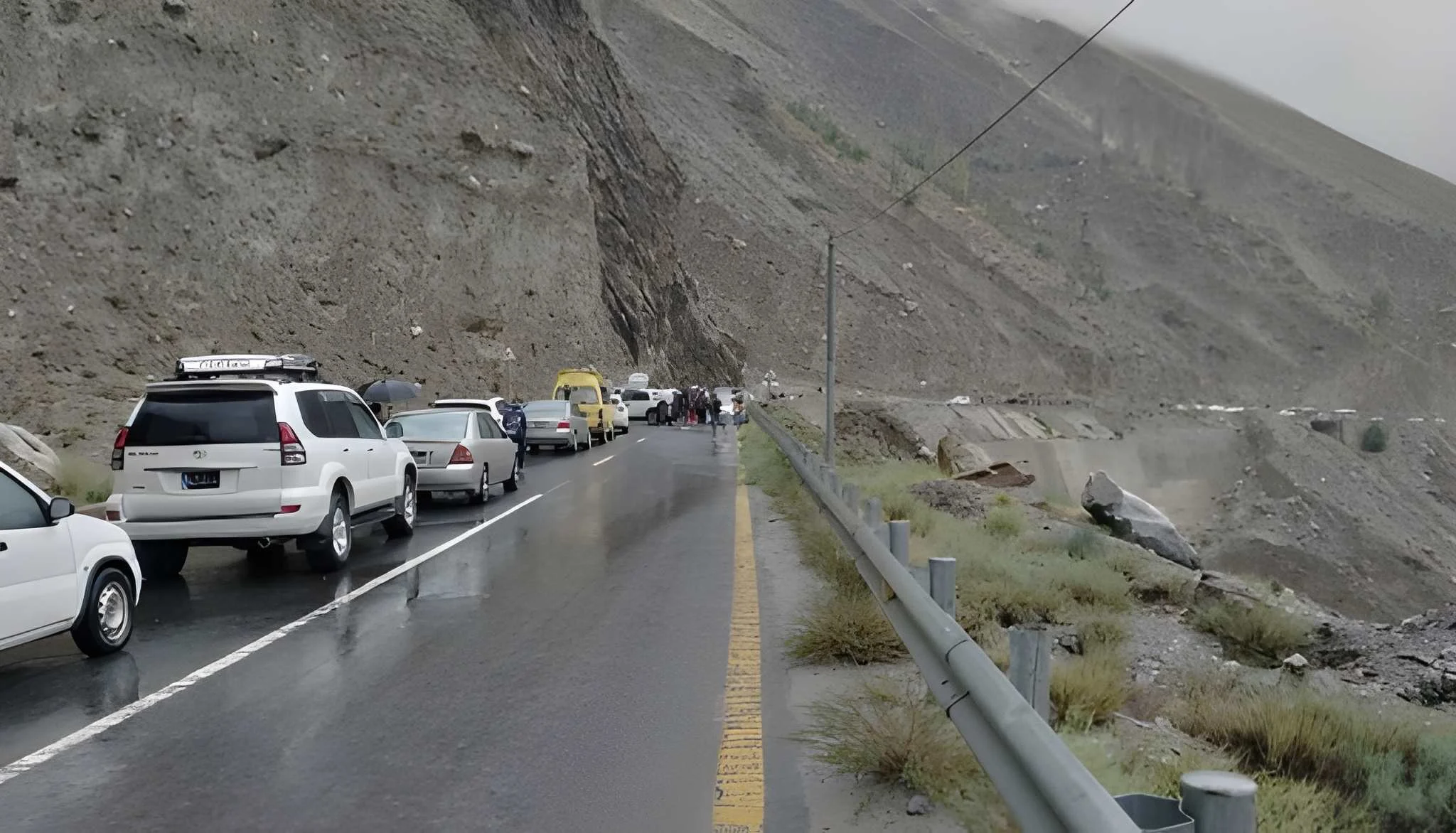 دیامر-تیز-بارش-اور-لینڈسلائیڈنگ-کے-باعث-شاہراہِ-قراقرم-اپرکوہستان-سے-بند