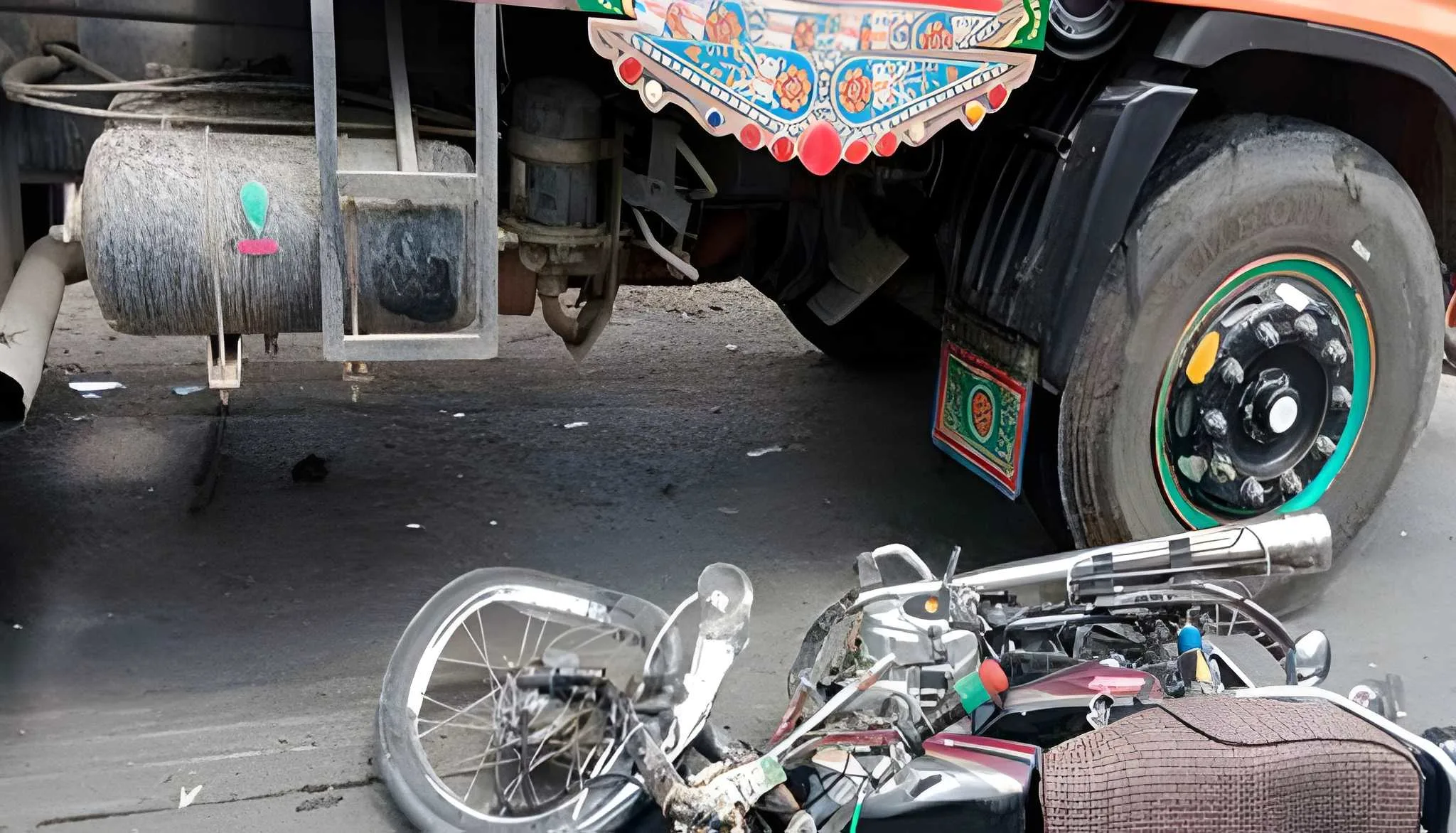 کراچی-میں-ٹریلر-کی-ٹکر-سے-موٹرسائیکل-سوار-2-بھائی-جاں-بحق