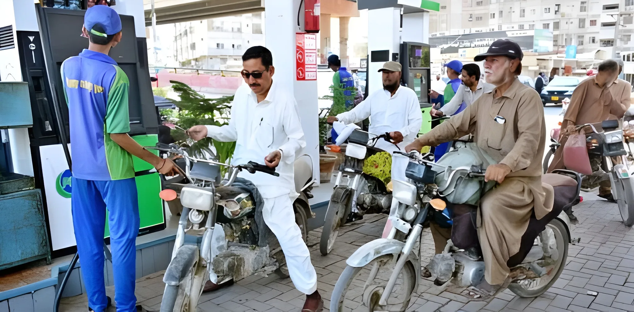 100 روپے سستا پیٹرول کب سے ملے گا؟ وفاقی وزیر نے بتا دیا