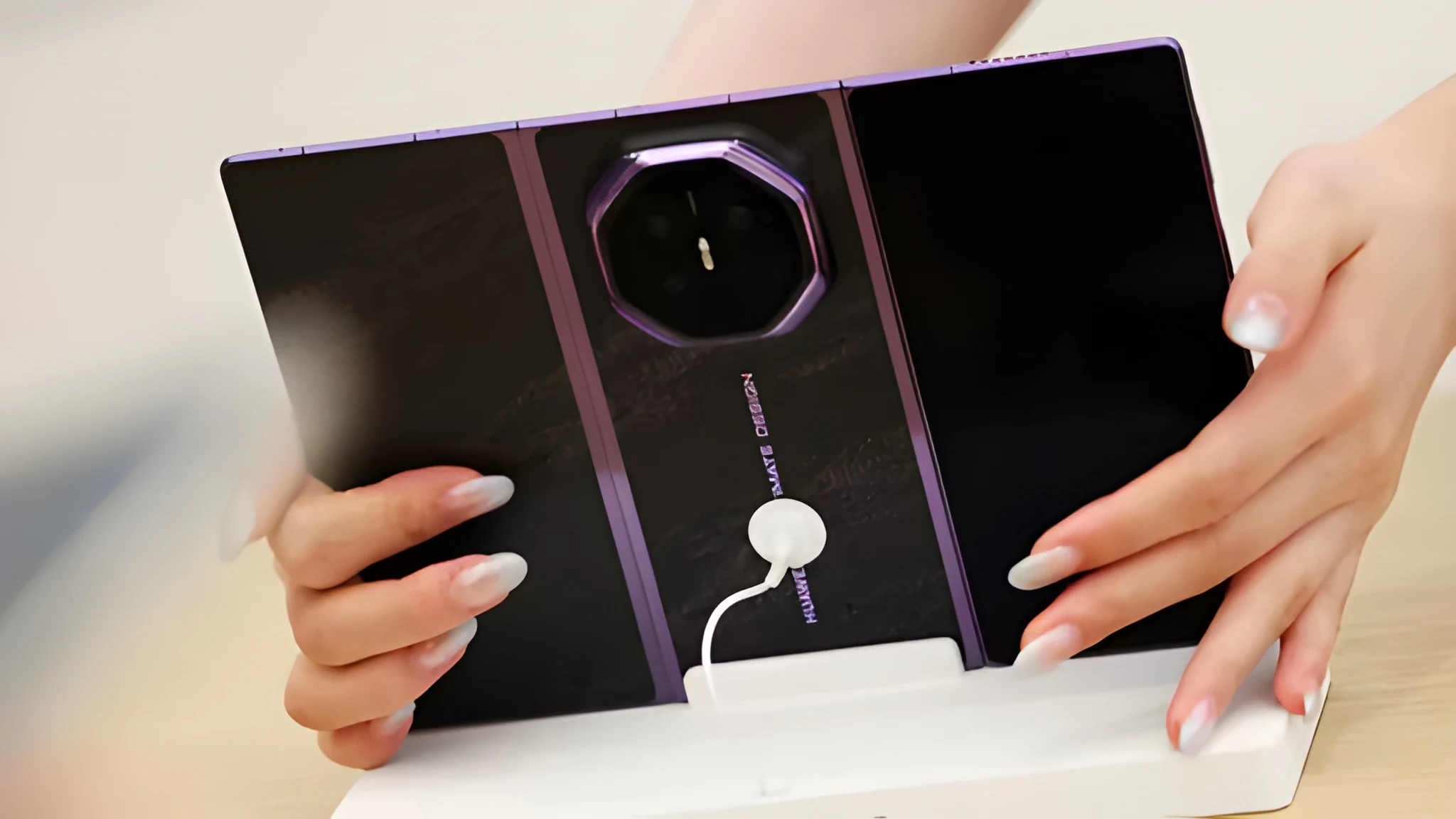 Huawei, Xiaomi Launch New Foldable Smartphones Ahead of Apple Event
