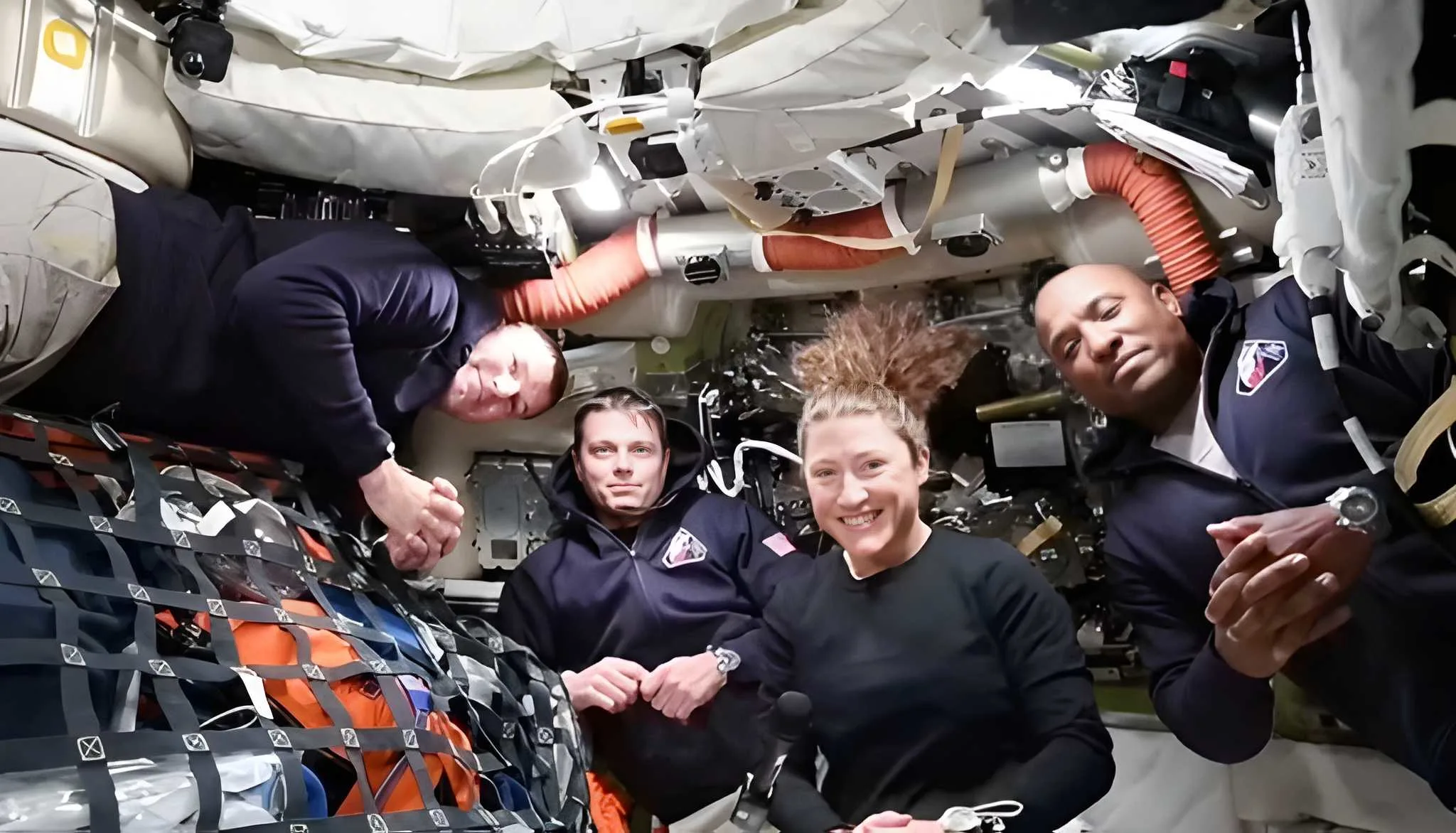 آرٹیمس 2 مشن، خلا باز چاند کے سفر پر روانہ