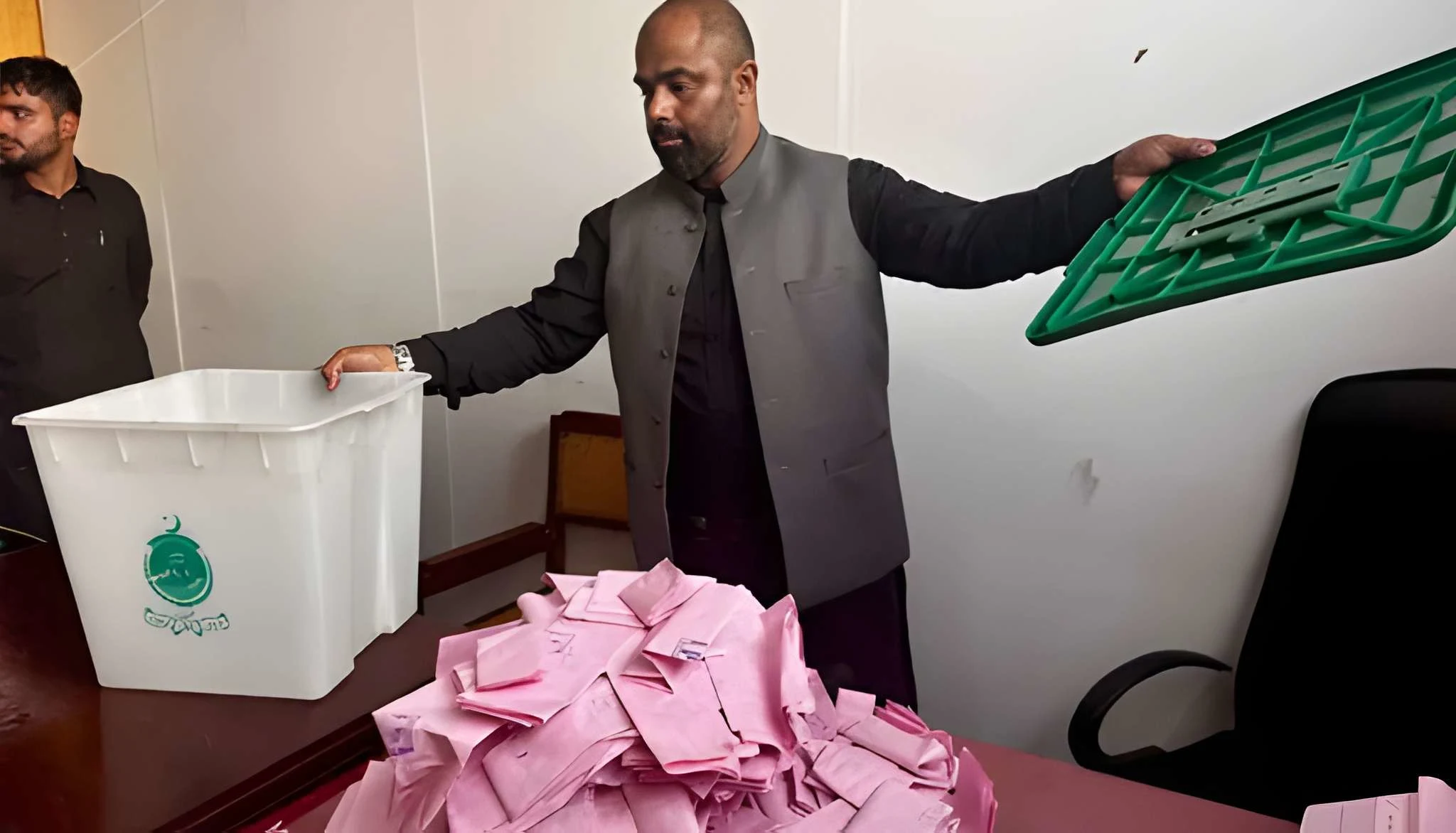 آزاد کشمیر انتخابات: مسلم لیگ (ن) کو برتری، پیپلز پارٹی 5 نشستوں پر کامیاب