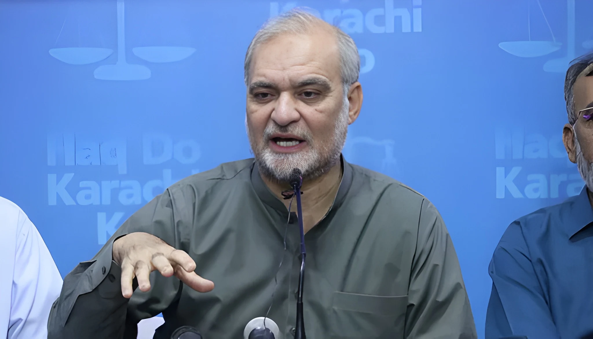 امریکیوں کو سوچنا چاہیے کہ ایک پاگل کیسے ان کا صدر ہے: حافظ نعیم الرحمٰن