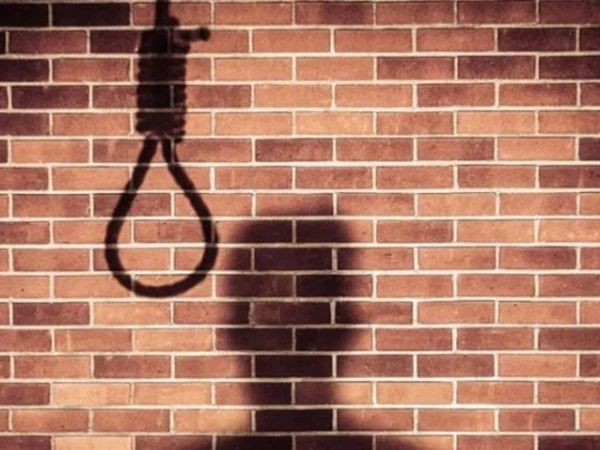 اورنگی ٹاؤن: گھر سے شخص کی پھندا لگی لاش ملی