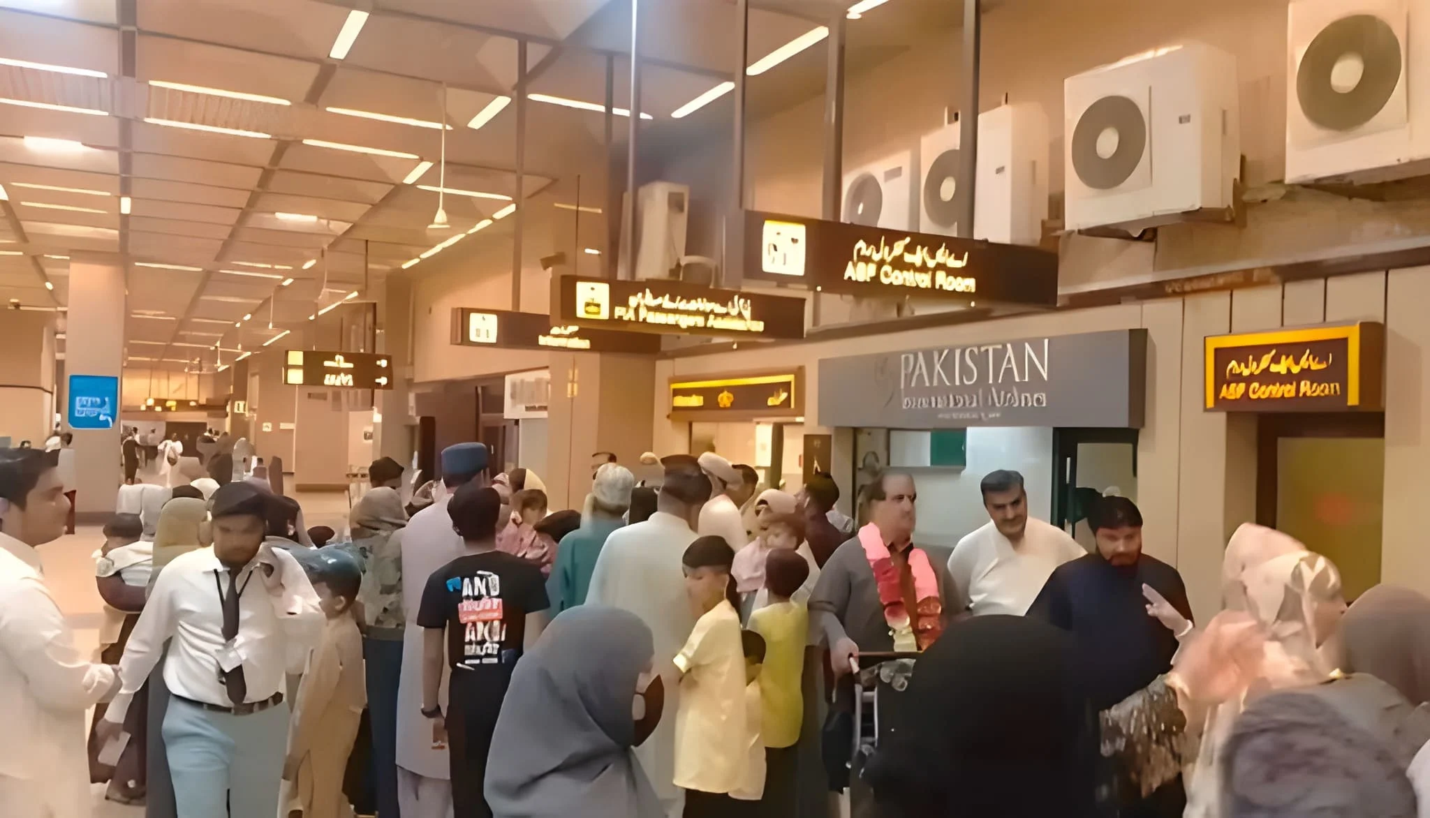 حج 2026 کا آغاز، پہلی فلائٹ کراچی سے عازمین کو لے کر روانہ