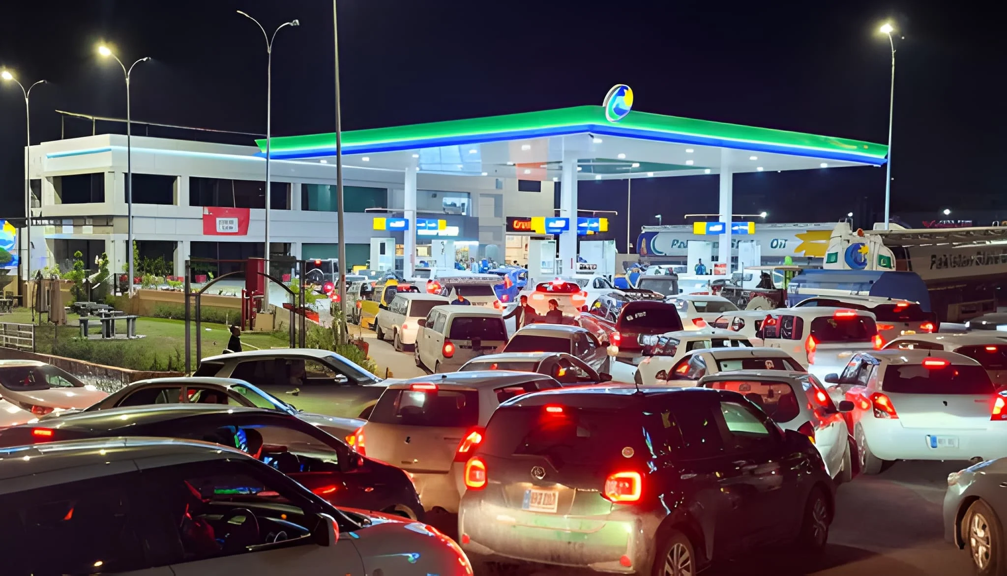 حکومت نے پیٹرول اور ڈیزل کی قیمتوں میں مزید اضافہ کردیا
