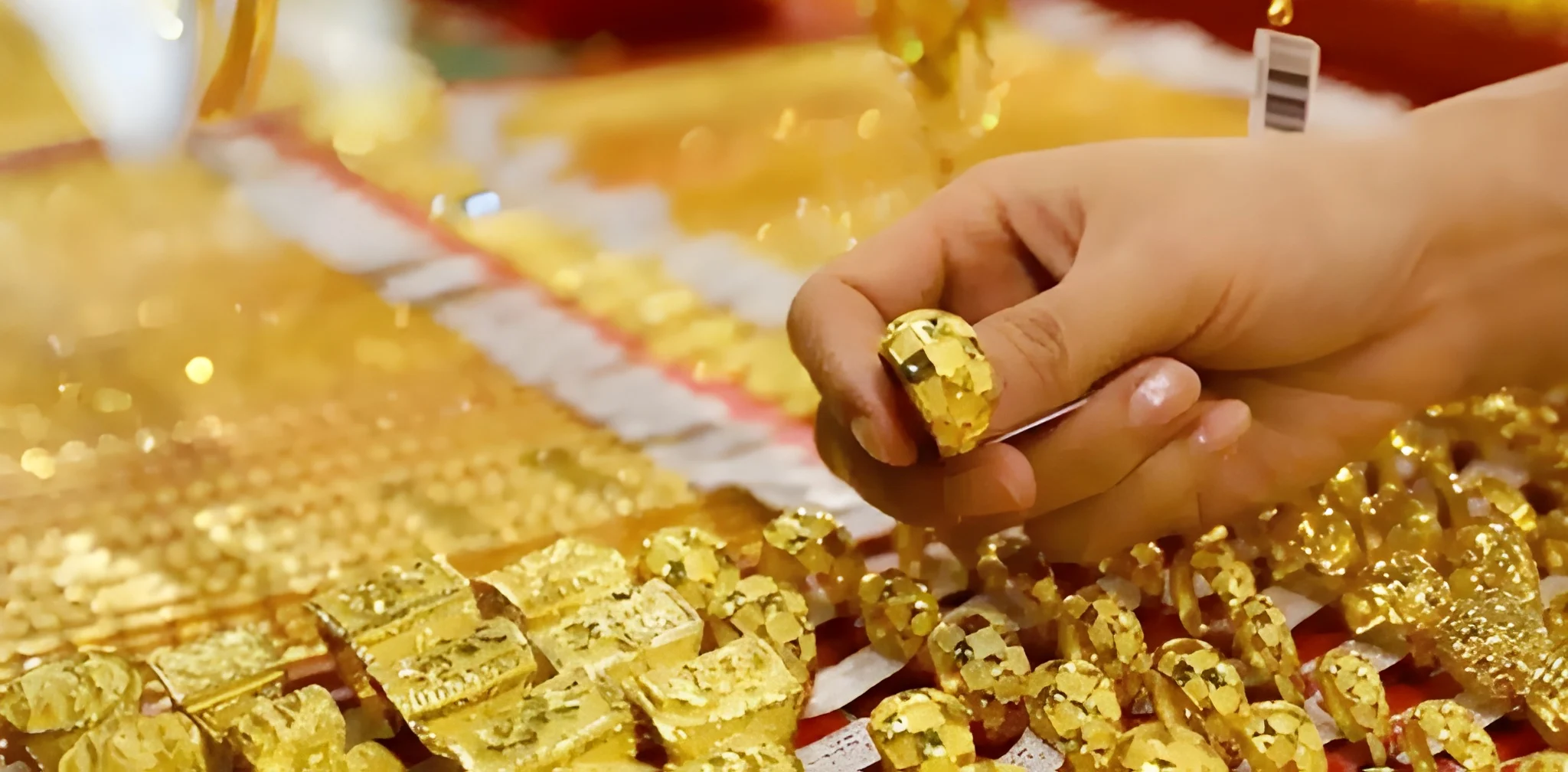 ڈاکو کسٹم افسر بن کر جیولرز سے 17 کلو سونا لوٹ کر فرار