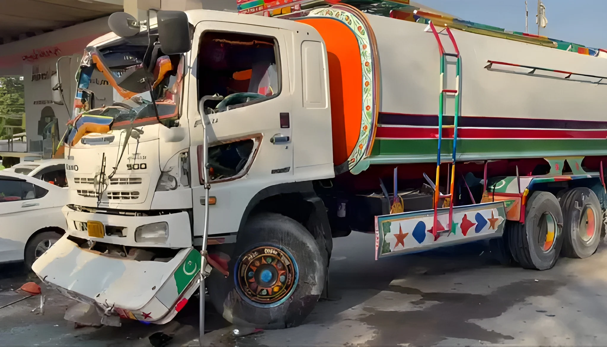 کراچی میں حسن اسکوائر کے قریب ٹینکر کی ٹکر، موٹر سائیکل سوار جاں بحق