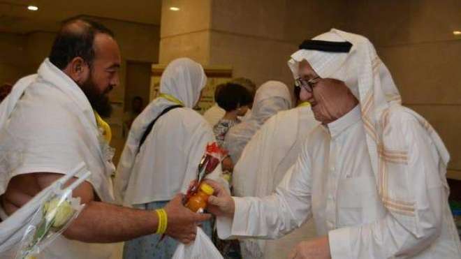 سعودی-حکام-کی-جانب-سے-پاکستانی-عازمین-کا-شاندار-استقبال-کیا-جا-رہا-ہے