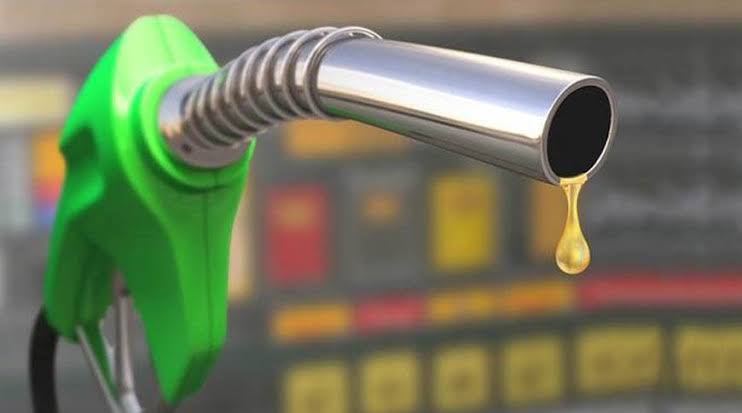 حکومت-کا-پٹرولیم-مصنوعات-کی-قیمتوں-میں-7-روپے-کمی-کا-فیصلہ