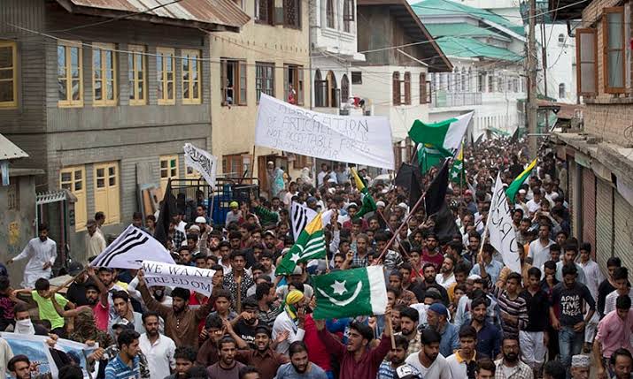 آزادکشمیر-اور-پاکستان-کے-صحافیوں-کا-ایل-او-سی-کی-جانب-مارچ