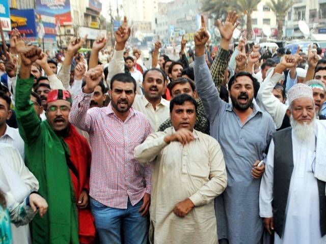 تاجر-رہنماؤں-کے-حکومت-کے-ساتھ-مذاکرات-کامیاب-،-حسین-آگاہی-چوک-پر-جشن-منایا-گیا-،-مٹھائی-تقسیم-کی-گئی