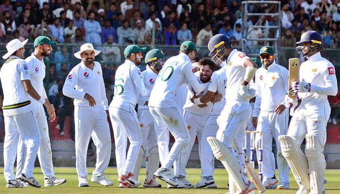 بیٹسمینوں-کا-ریکارڈ-بولرز-کا-راج،-پاکستان-کراچی-ٹیسٹ-میں-فتح-کے-قریب،-صرف-تین-وکٹ-درکار