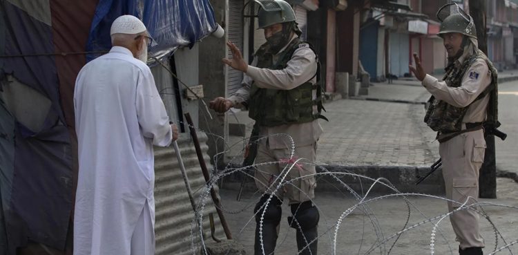 مقبوضہ-کشمیر:-’بھارتی-فوج-نے-مساجد-کو-تالے-لگا-دیے‘