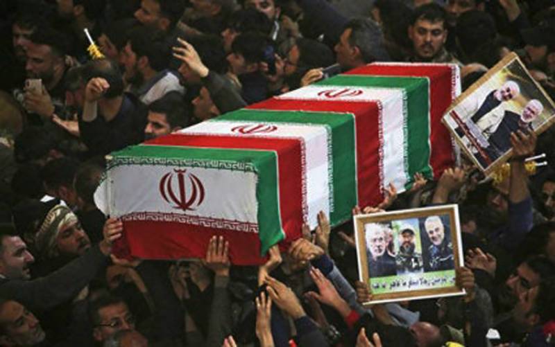 جنرل-قاسم-سلیمانی-کا-جسدِ-خاکی-ایران-پہنچا-دیا-گیا،-ہزاروں-افراد-سڑکوں-پر-آ-گئے