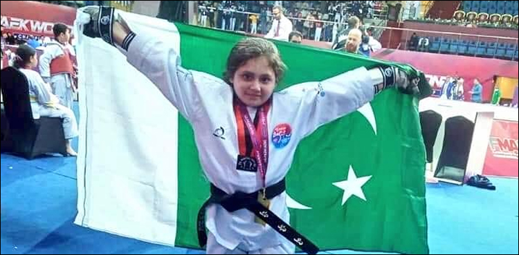 چھوٹی-عمر-میں-بڑا-کارنامہ،-9-سال-کی-عائشہ-نے-گولڈ-میڈل-جیت-لیا