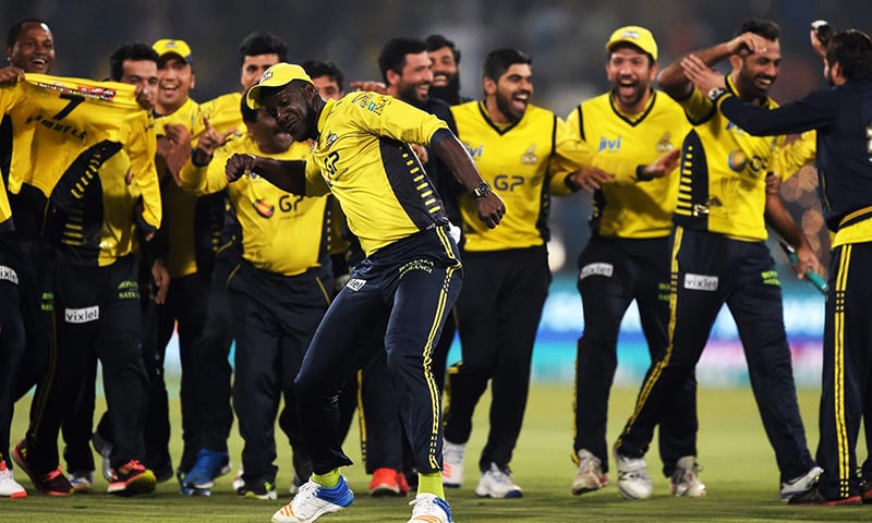 پشاور-زلمی-کا-ٹاس-جیت-کر-پہلے-فیلڈنگ-کا-فیصلہ