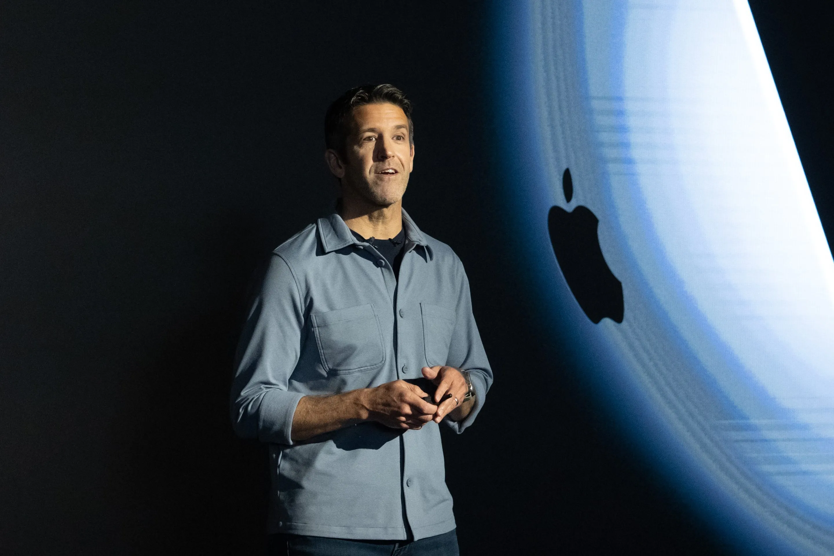 apples-new-ceo-a-product-perfectionist-steps-into-the-ai-era