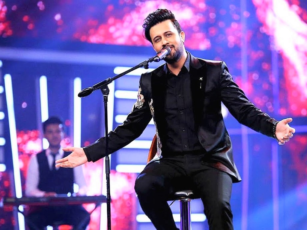 atif-aslam-walks-out-of-islamabad-concert-after-crowd-harasses-female-attendee
