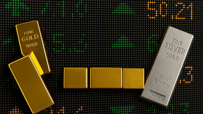 gold-hits-record-high-on-fed-rate-cut-bets-silver-scales-fresh-peak