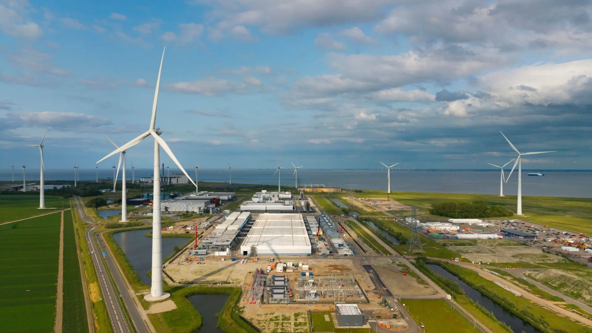google-announces-1-billion-wind-and-solarpowered-data-center-with-multiday-battery-storage