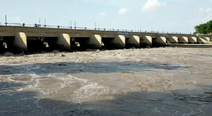 india-releases-floodwaters-in-chenab-wreaks-havoc-in-wazirabad-farms