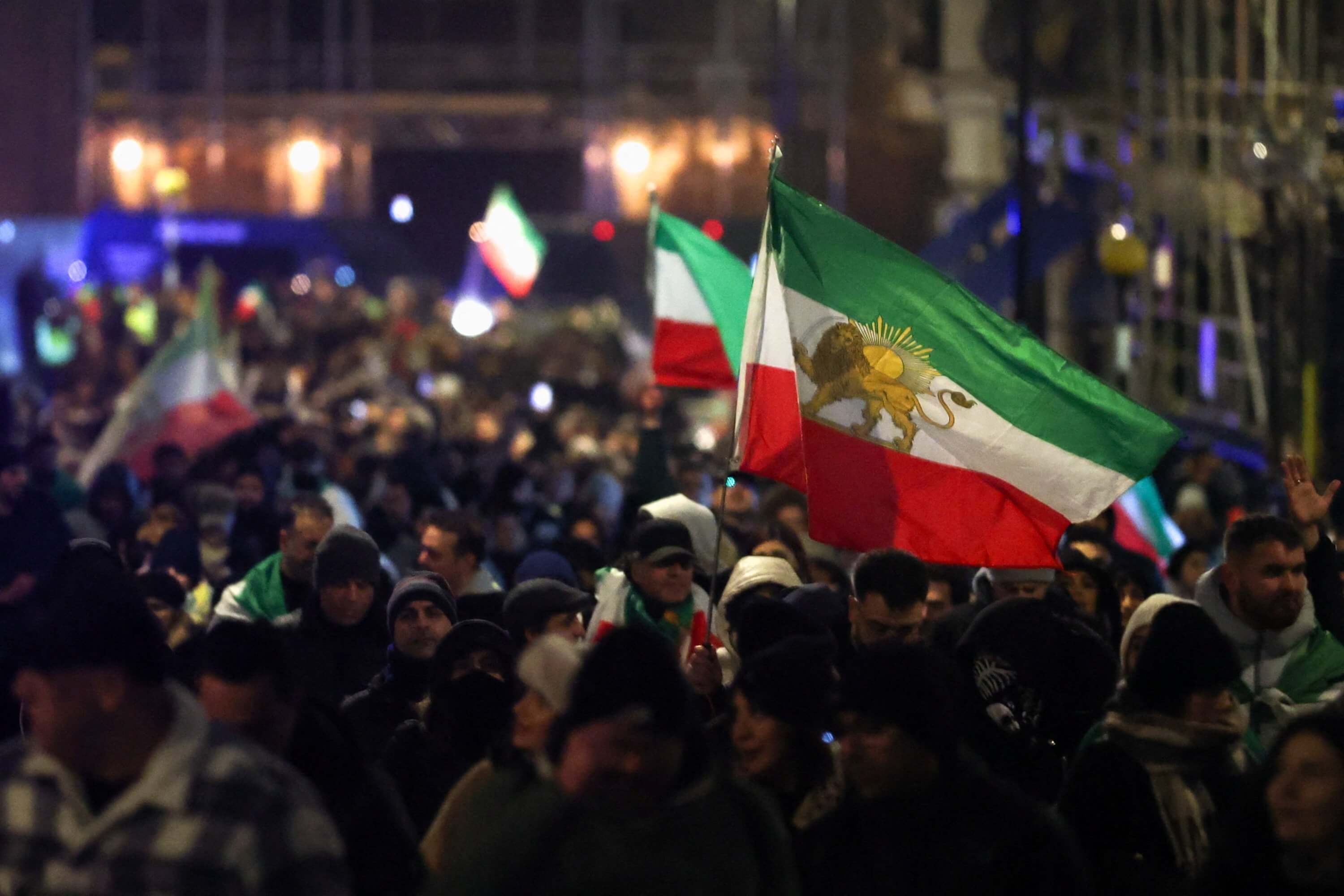 iran-protests-unlikely-to-topple-government-us-expert-says