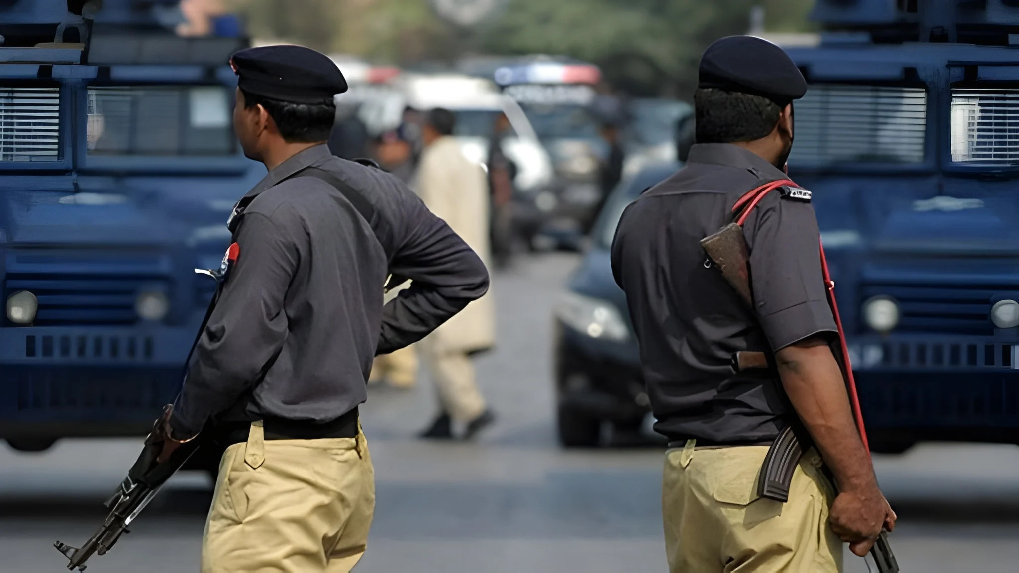 karachi-police-kill-two-suspected-robbers-in-encounter