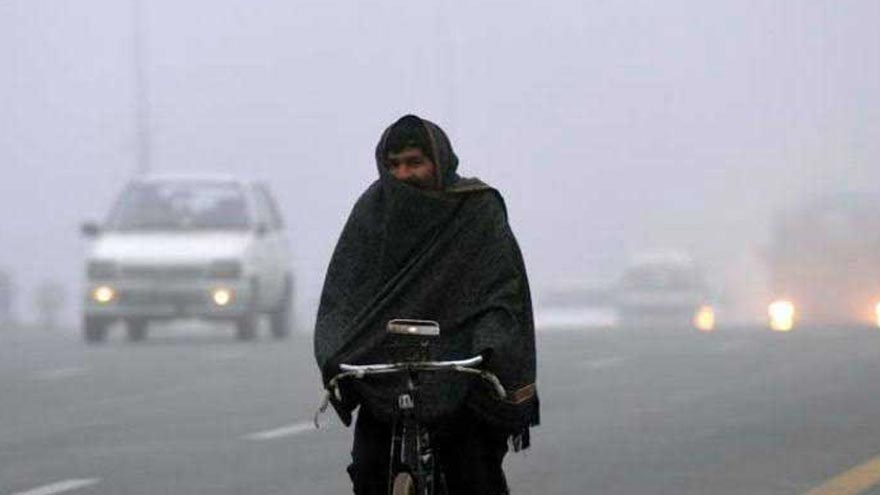 karachi-shivers-as-temperature-falls-to-7-1-c
