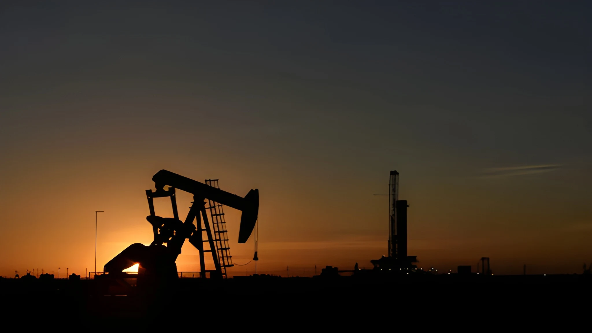 oil-slumps-on-hopes-of-iran-deal