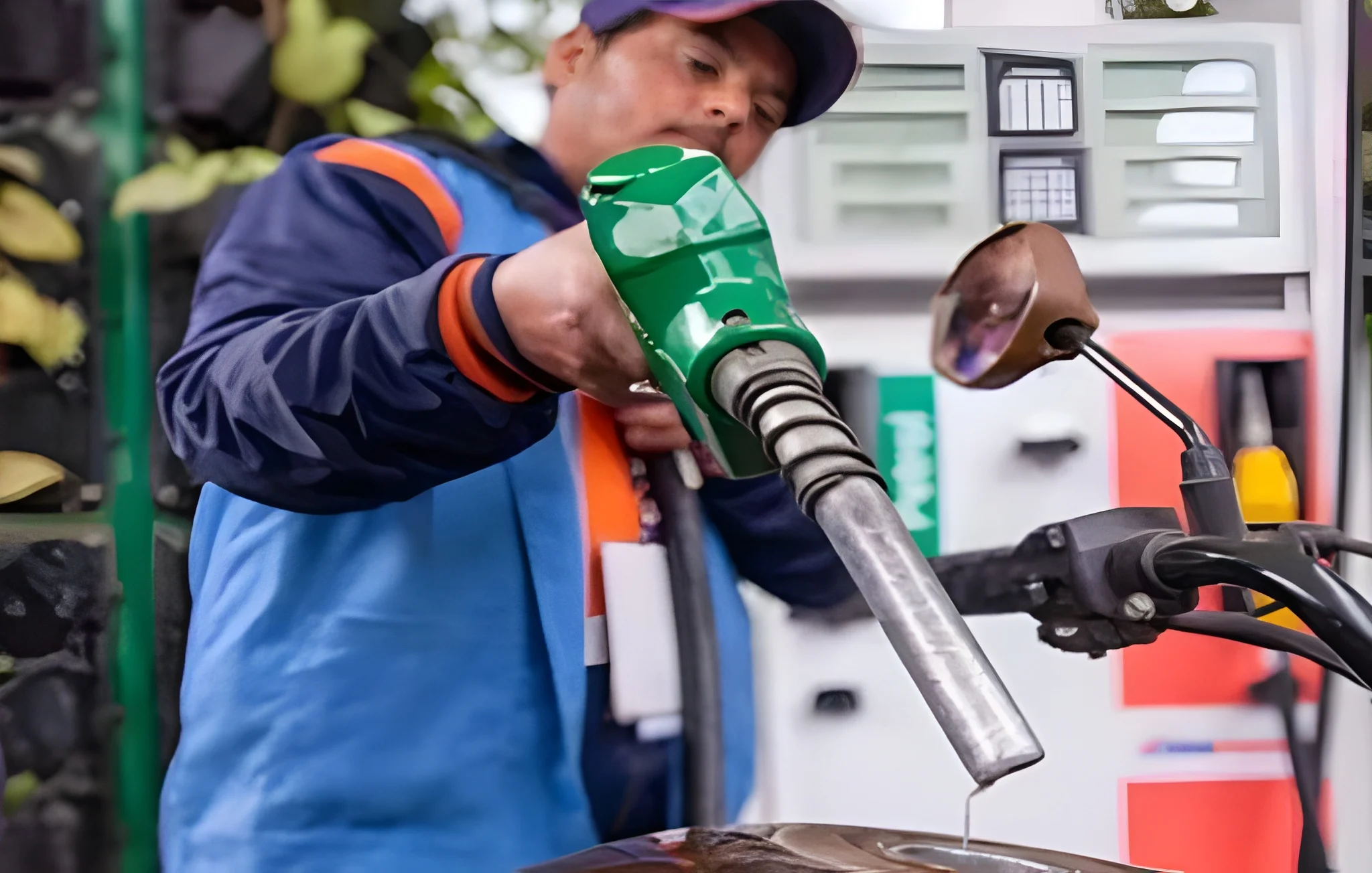 petrol-price-in-pakistan-rises-to-rs33454-per-litre-on-august-19