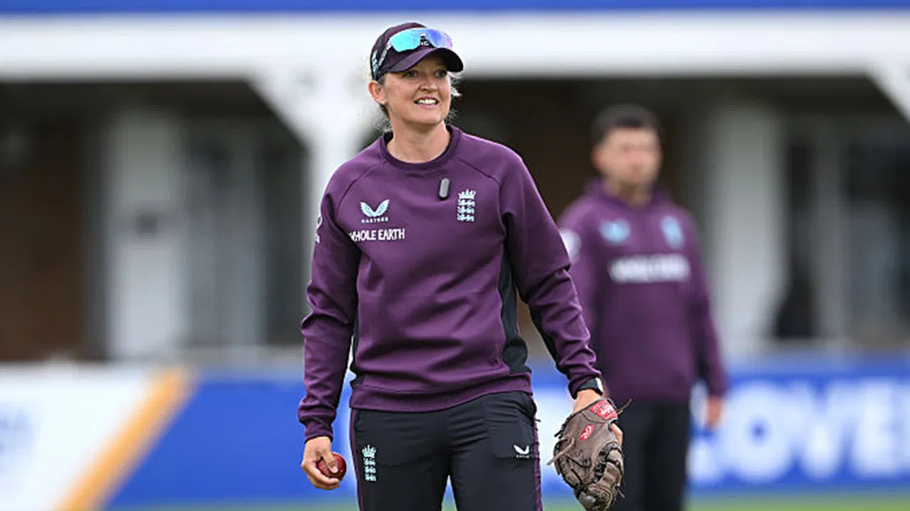 sarah-taylor-makes-history-with-coaching-role-in-england-mens-team