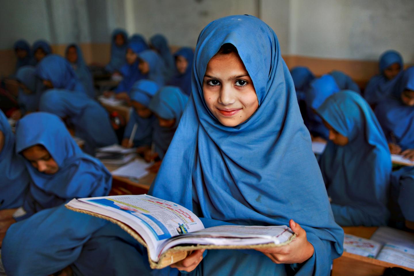 sindh-considering-closing-schools-till-class-8-as-coronavirus-cases-continue-to-increase