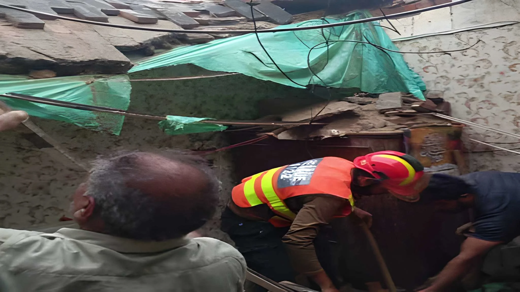 three-killed-one-injured-as-house-roof-collapses-in-lahore
