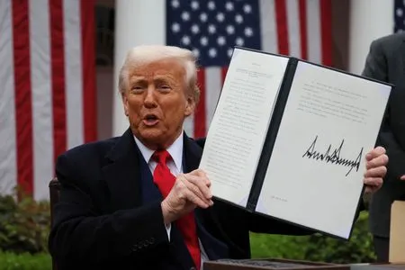 trump-introduces-new-10-tariff-after-supreme-court-blocks-global-import-taxes