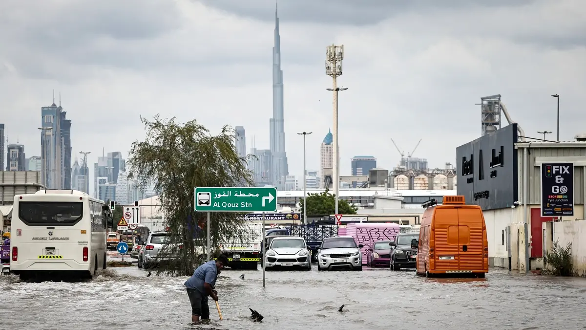 uae-authorities-urge-residents-to-offer-prayers-at-home-due-to-heavy-rainfall