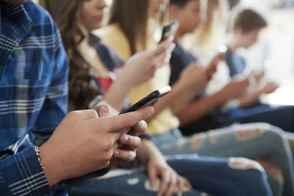 uk-weighs-australianstyle-social-media-ban-for-under16s