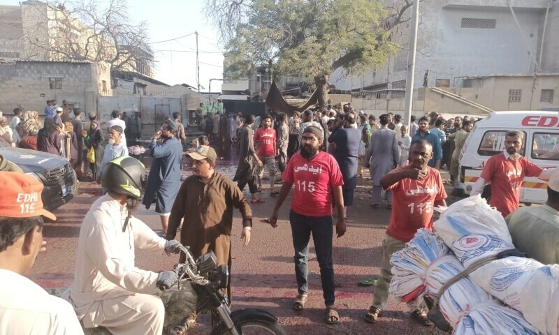 zakat-ration-distribution-stampede-kills-12-at-karachi-factory