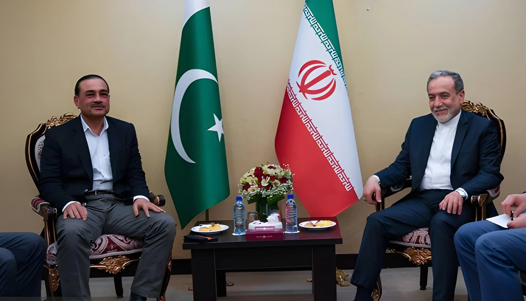 امریکا-ایران-مذاکرات-فیلڈ-مارشل-کی-تہران-میں-عباس-عراقچی-سے-ملاقات،-کشیدگی-میں-کمی-پر-گفتگو