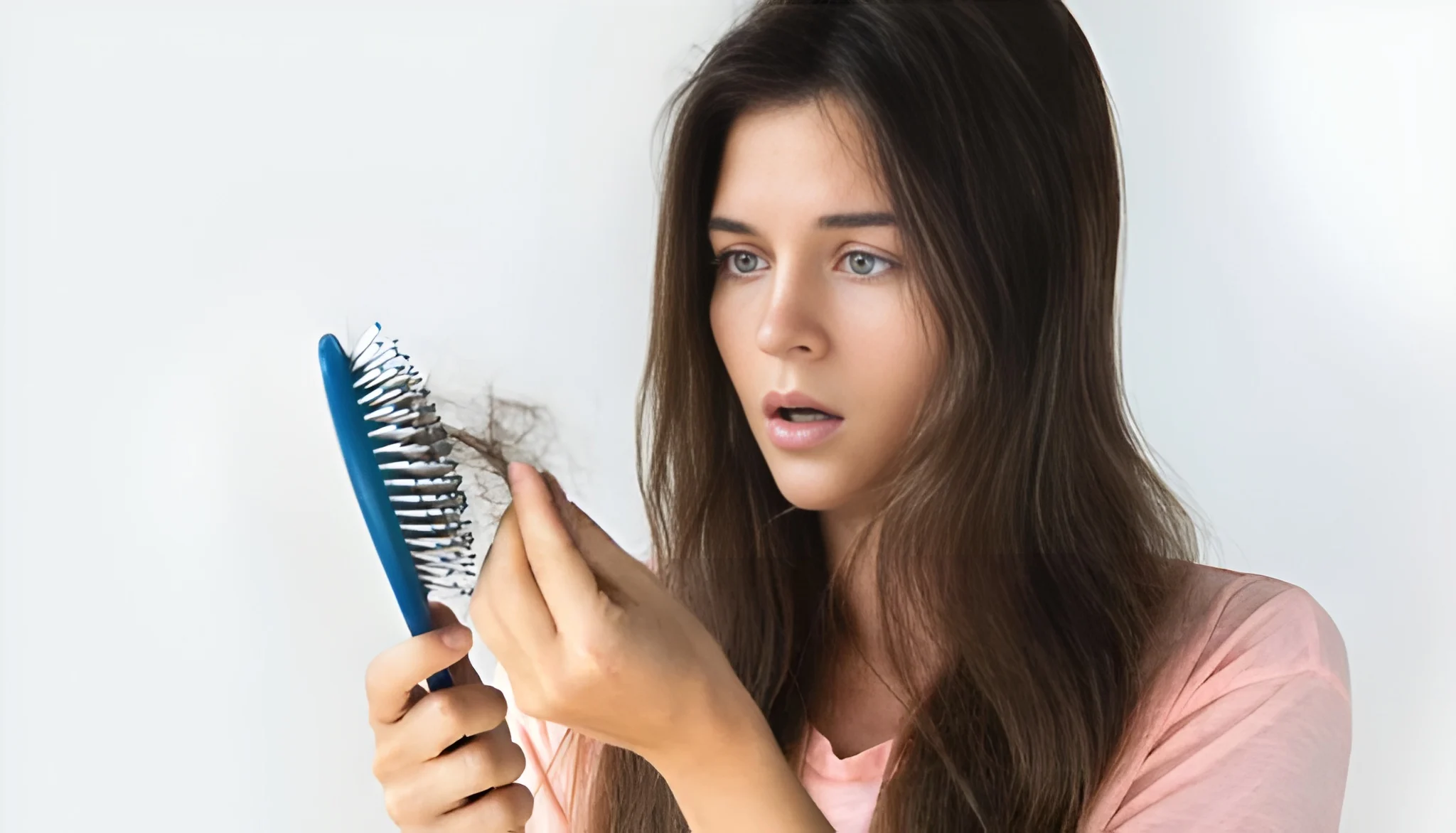 بالوں-کے-جھڑنے-کی-وجوہات،-کون-سی-عادتیں-نقصان-دہ؟