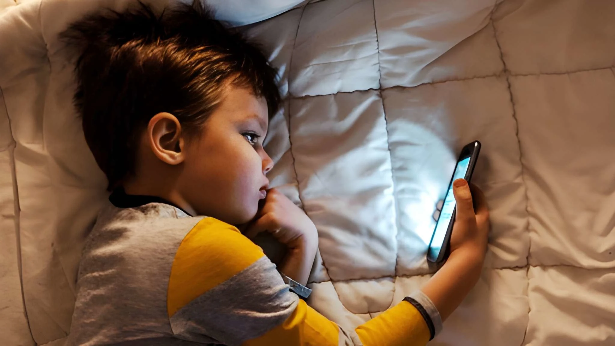 بچوں-کیلئے-یوٹیوب-پر-اے-آئی-ویڈیوز-پر-پابندی-کا-مطالبہ