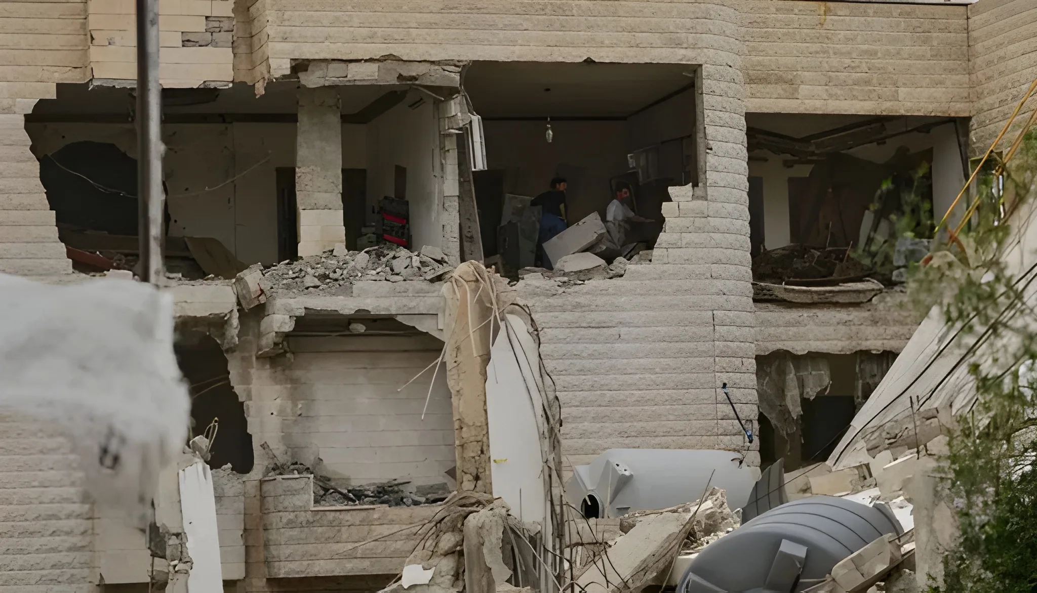 جنگ-بندی-کے-باوجود-اسرائیل-نے-لبنان-میں-متعدد-گھر-دھماکوں-سے-اڑا-دیے