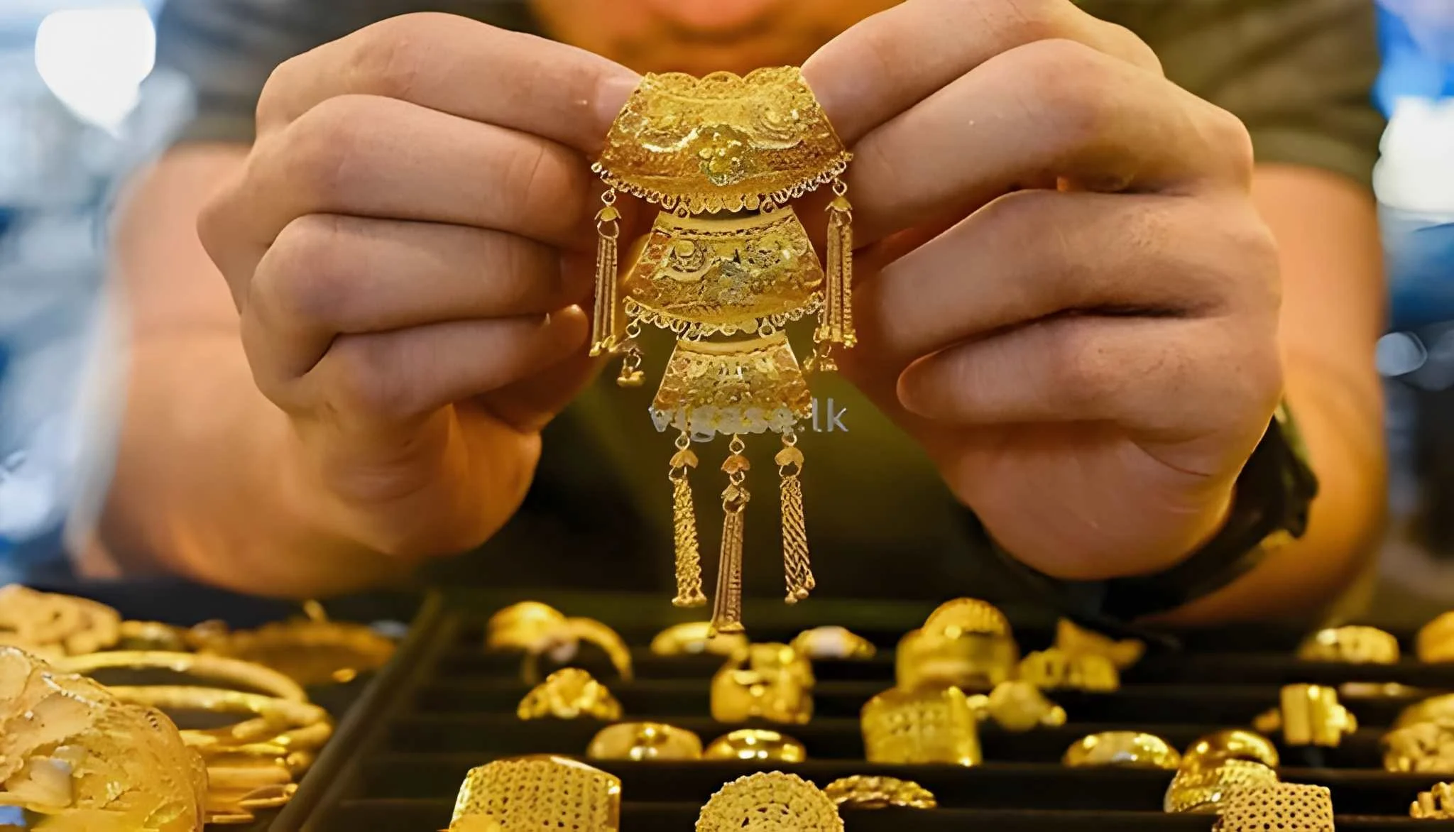 سونے-کی-قیمت-میں-بڑا-اضافہ،-فی-تولہ-4500-روپے-مہنگا