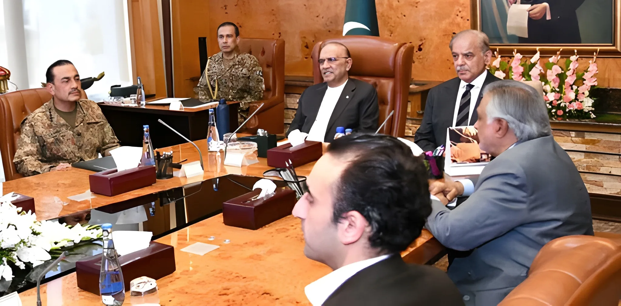 سیکیورٹی-صورتحال،-پاکستان-کی-سول-و-عسکری-قیادت-سر-جوڑ-کر-بیٹھ-گئی