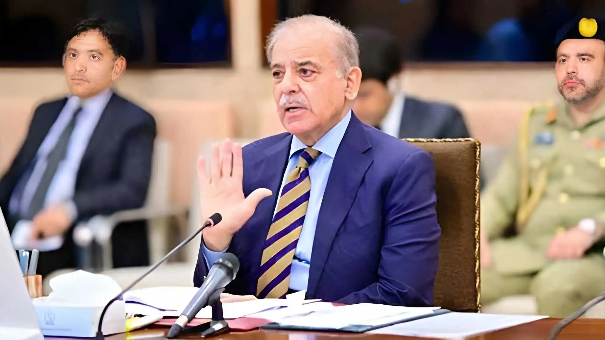 غیر-حل-شدہ-سیاسی-تنازعات-ملک-کو-خطرناک-موڑ-پر-لے-جا-رہے-ہیں-وزیراعظم-شہباز-شریف