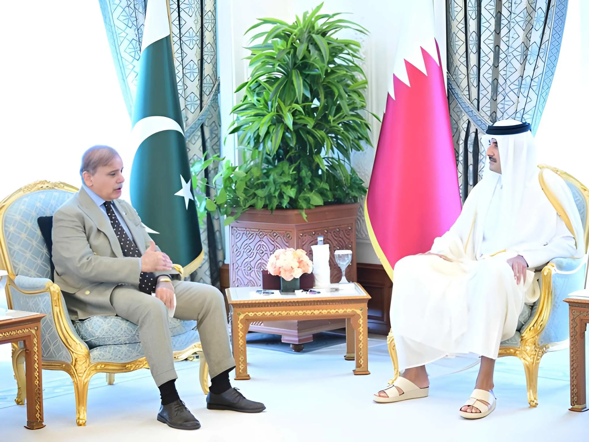 وزیراعظم-سے-ملاقات،-امیر-قطر-نے-دورہ-پاکستان-کی-دعوت-قبول-کرلی