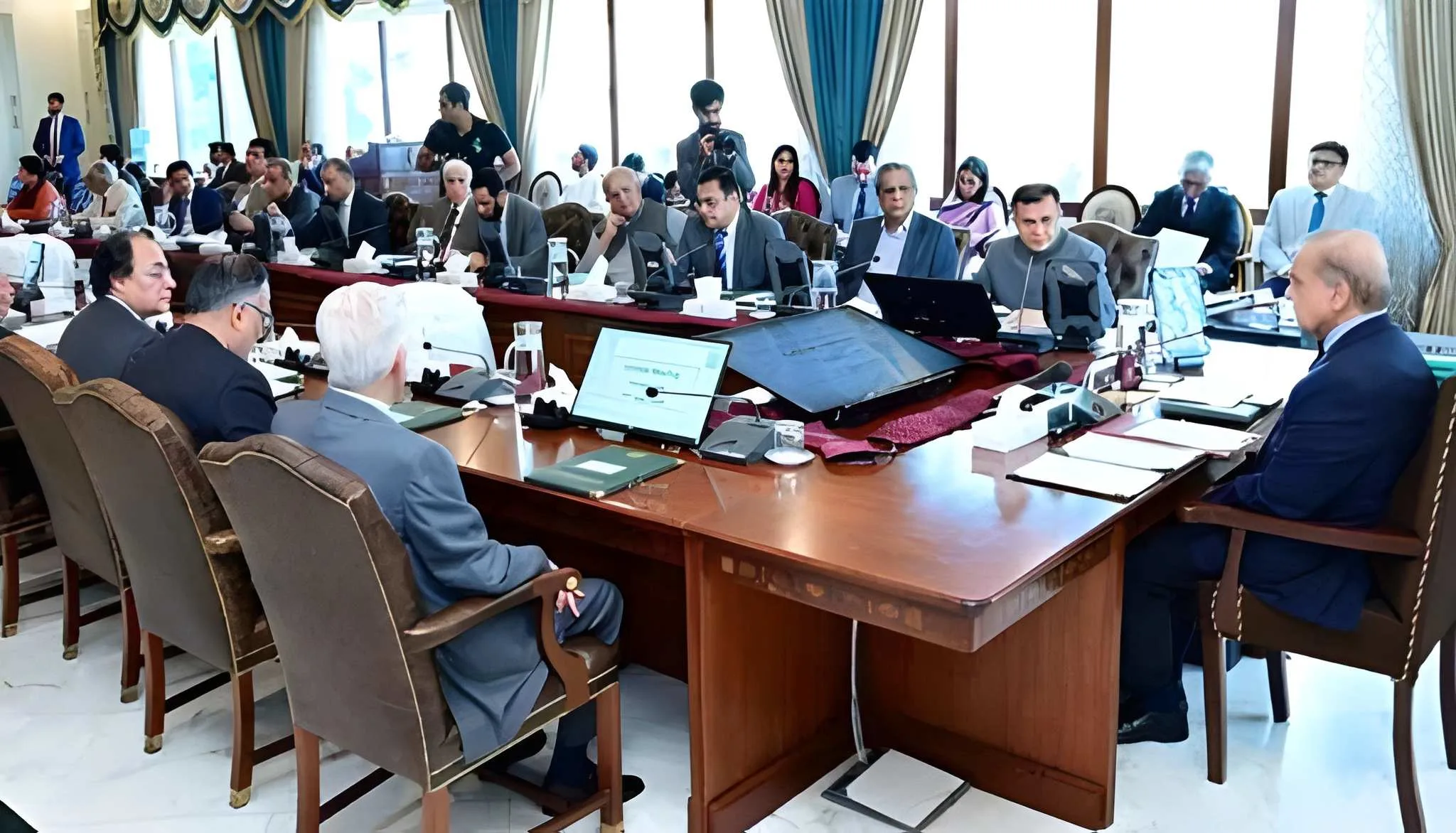 وفاقی-حکومت-نے-کفایت-شعاری-پالیسی-برقرار-رکھنے-کا-فیصلہ-کر-لیا