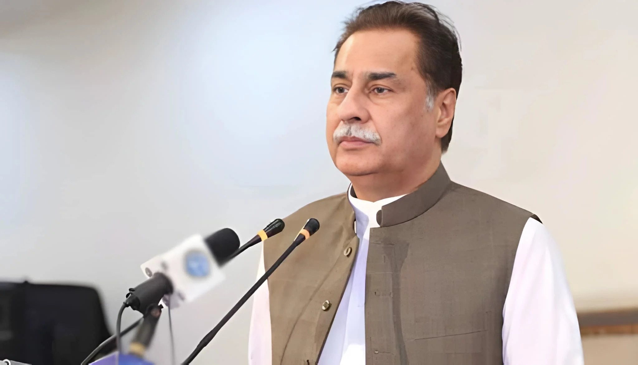 ڈاکٹر-کی-ہدایت-پر-عمران-خان-کو-ایک-ماہ-کے-لیے-ہسپتال-منتقل-کیا-جا-سکتا-ہے-ایاز-صادق