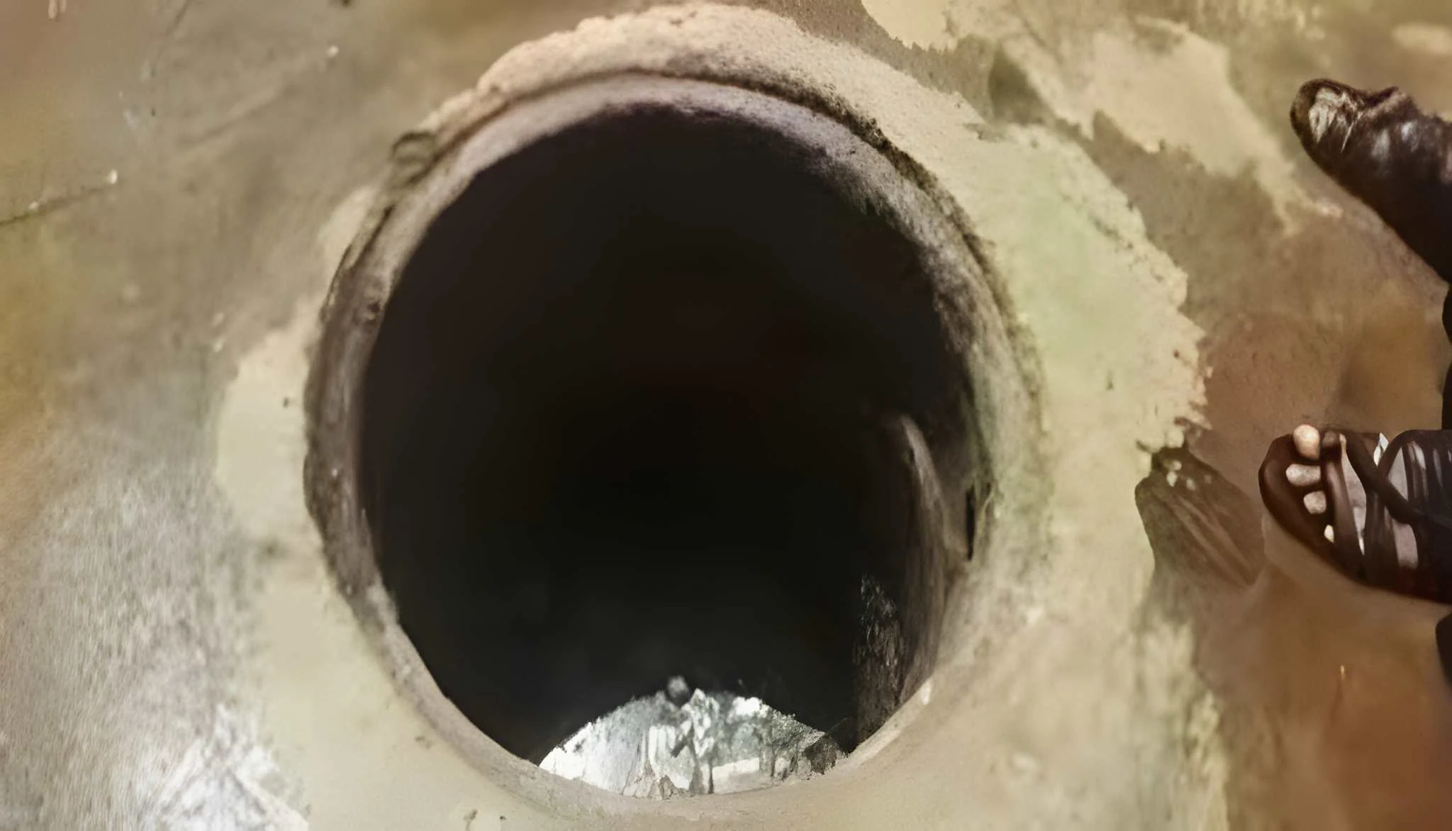 کراچی-میں-افسوسناک-حادثہ،-گٹر-کی-صفائی-کے-دوران-3-مزدور-جاں-بحق